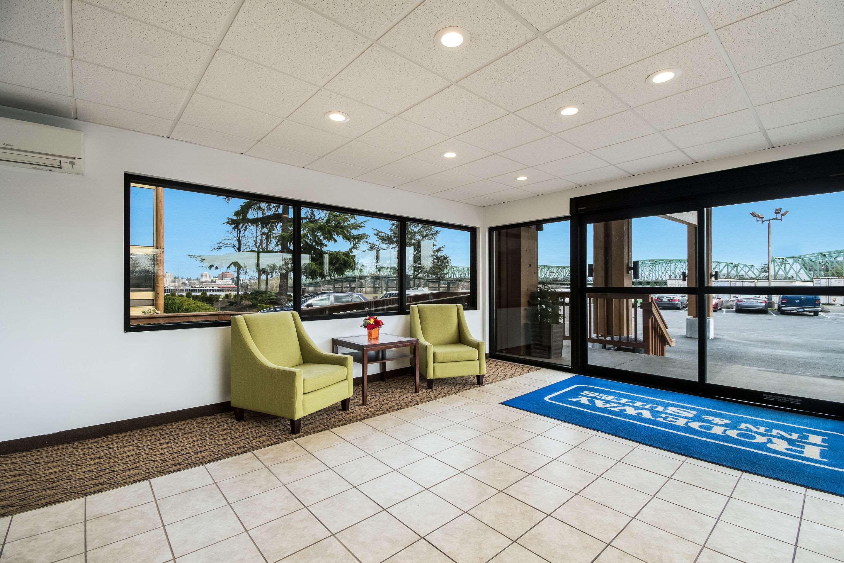 Rodeway Inn & Suites Portland - Jantzen Beach Exterior foto